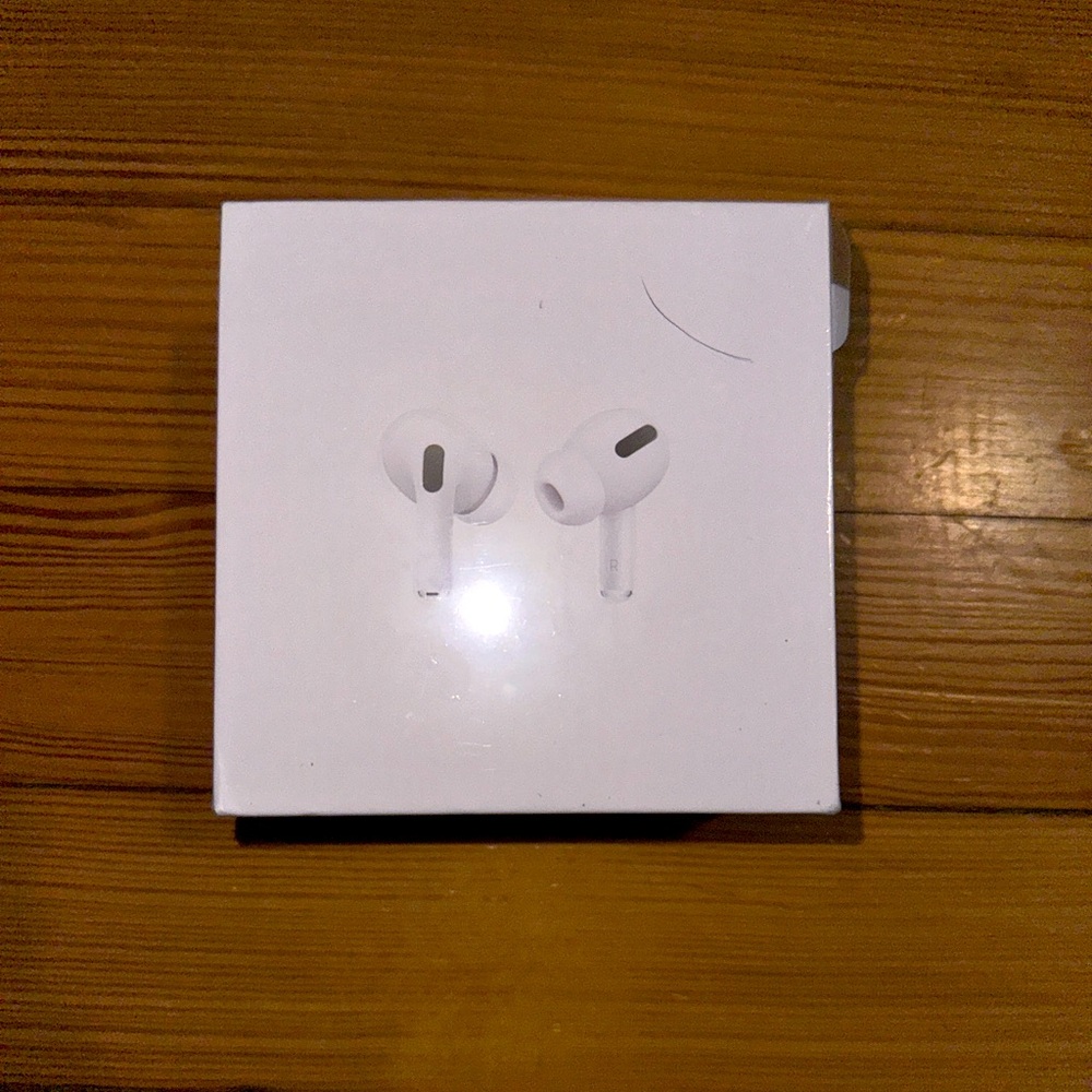 White Wireless Earbuds- "Airpods Pro"